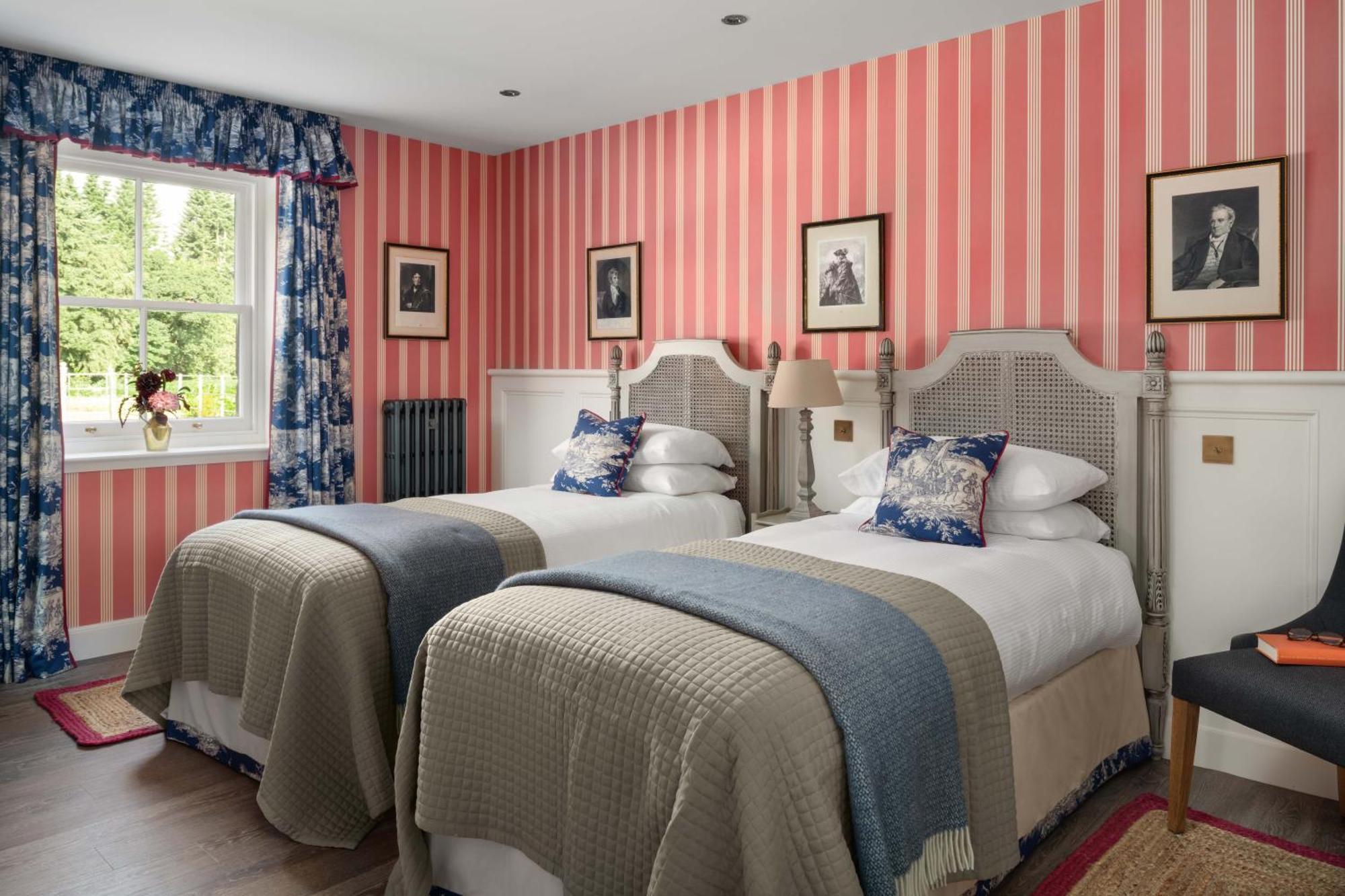 Meikleour Arms Hotel & Restaurant Экстерьер фото